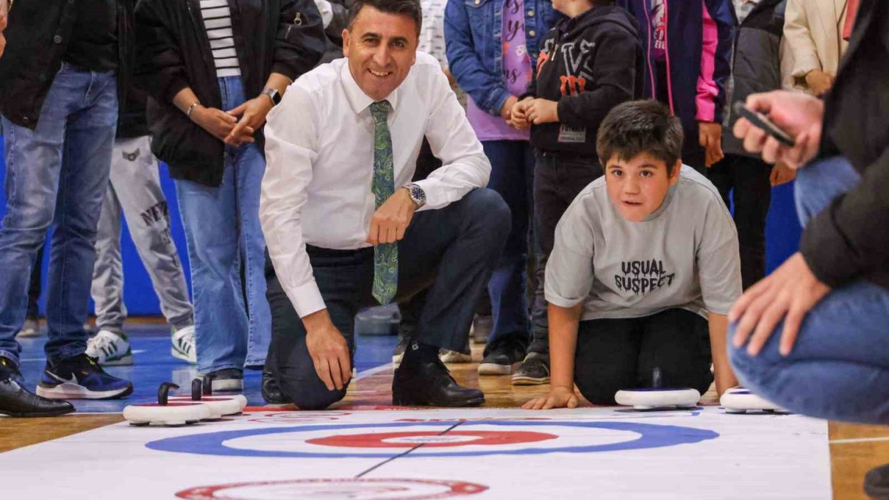 Vali Şefik Aygöl’ün de katıldığı oyunlar renkli görüntülere sahne oldu