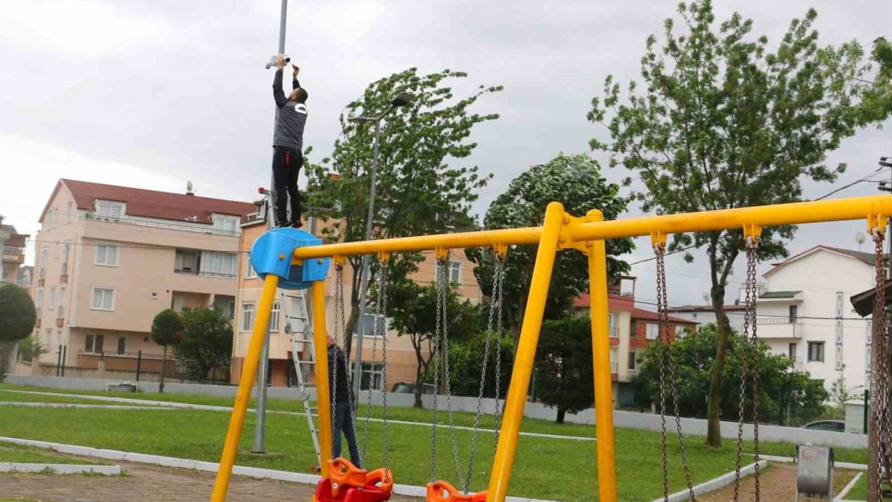 Vatandaşlar, parkları güvenlik kameralarından canlı izleyebilecek