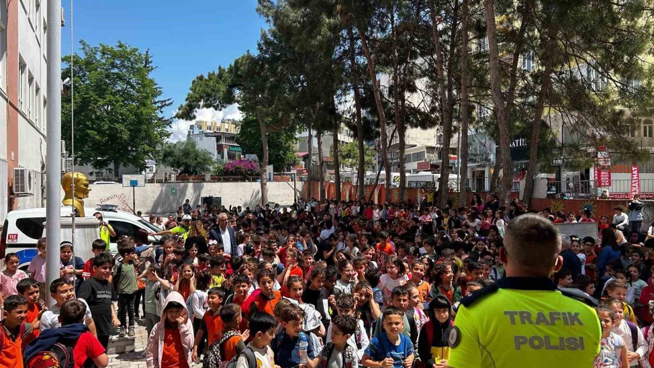 Hatay’da ilkokul Öğrencilerine trafik eğitimi verildi