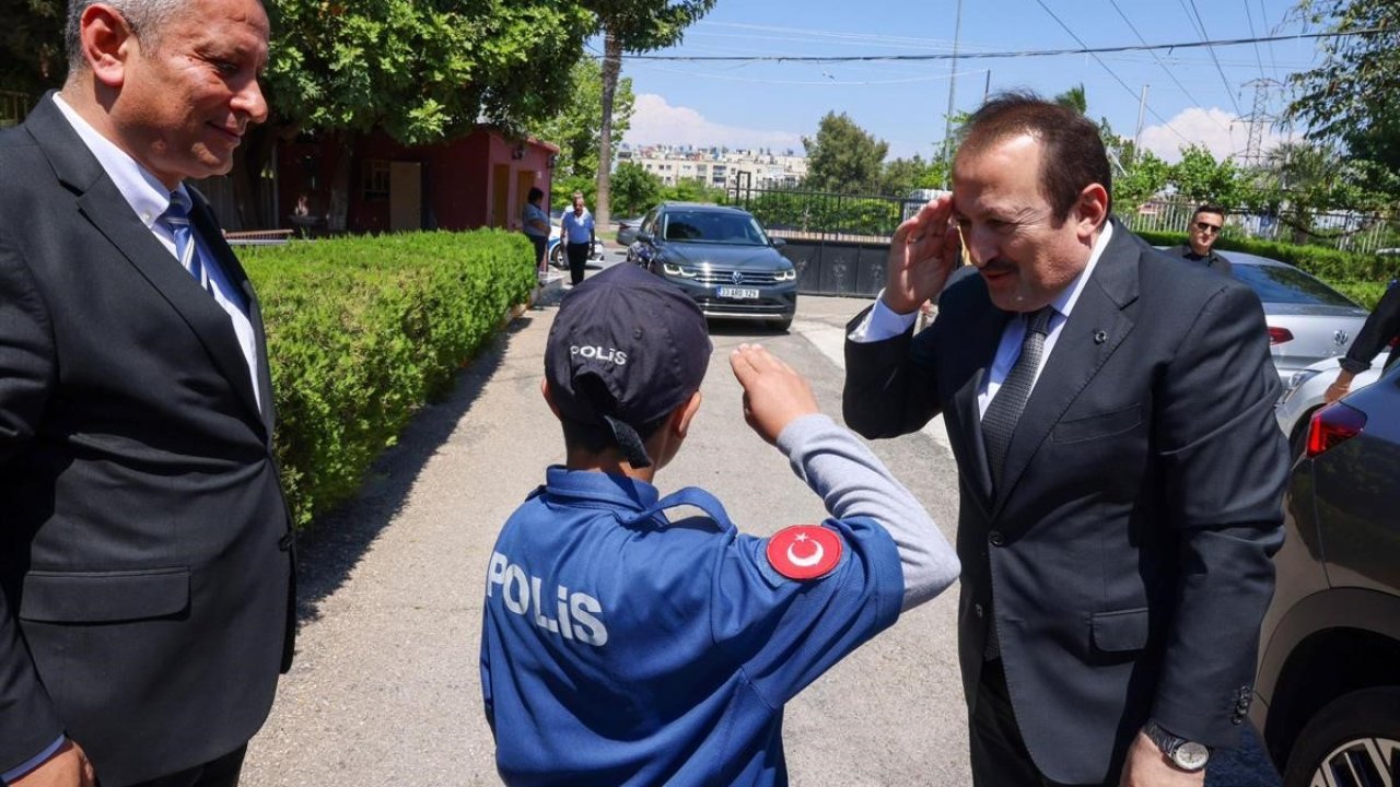 Vali Pehlivan, engellilerin hazırladığı resim ve el sanatları sergisini gezdi