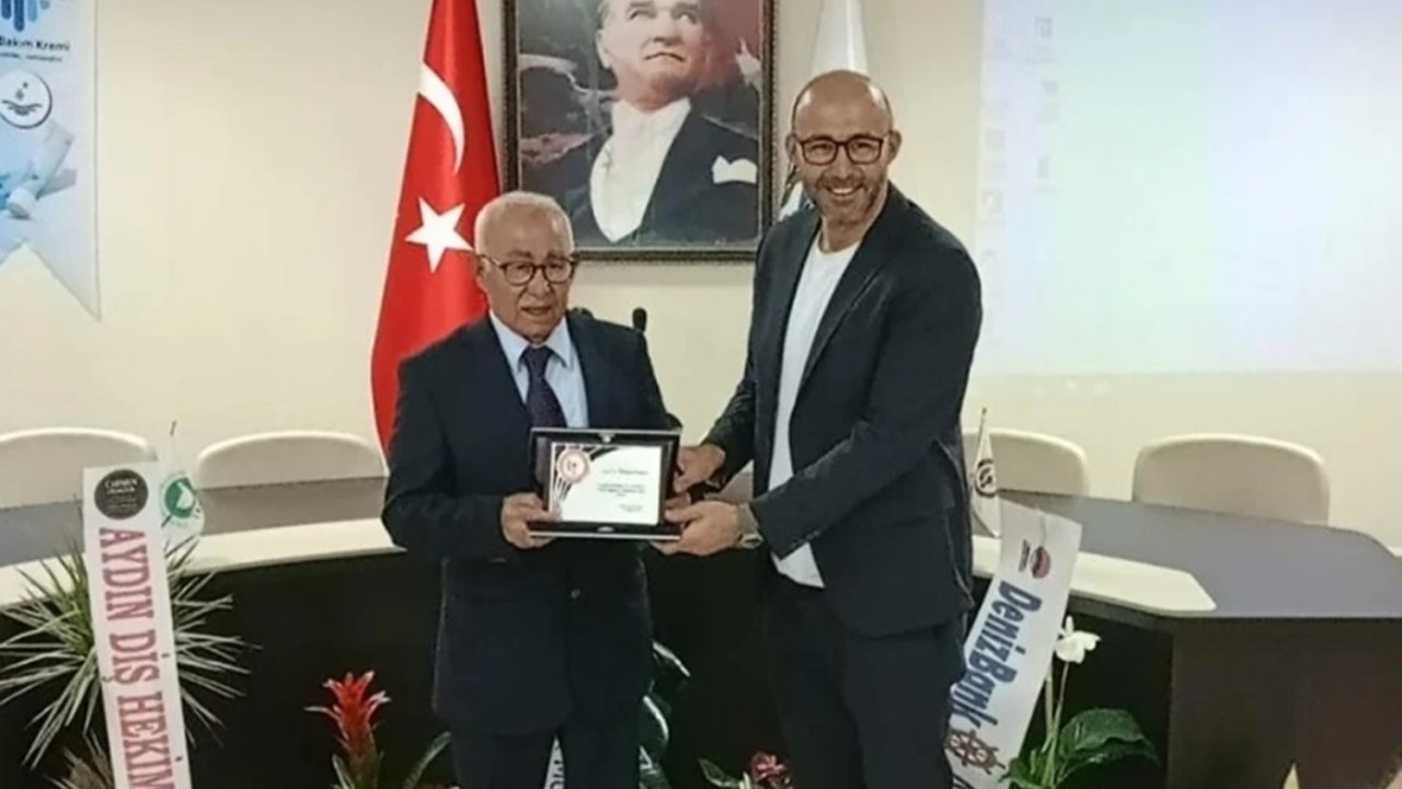 Meslekte 50. yıl onur plaketini oğlu Başkan Zencirci’nin elinden aldı