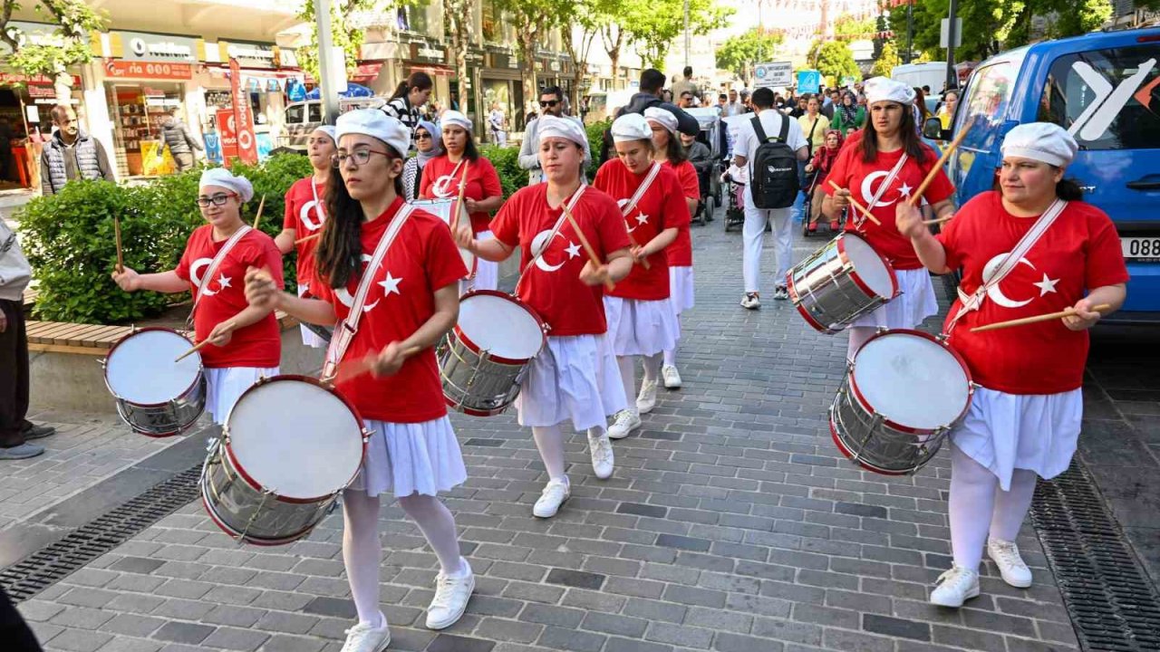 Uşak’ta engellilere farkındalık yürüyüşü gerçekleştirildi