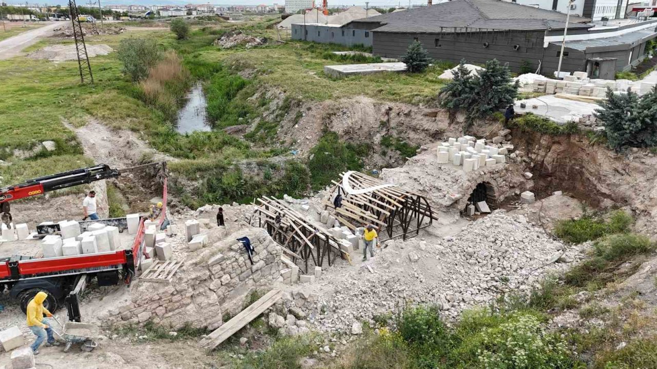 Aksaray’daki tarihi Osmanlı köprüsü restore ediliyor