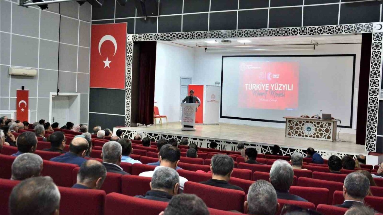 Malatya’da, "Türkiye Yüzyılı Maarif Modeli" müfredatı hakkında bilgilendirme toplantısı