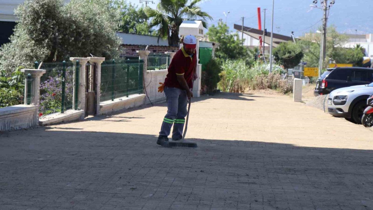 Nazilli Belediyesi İsabeyli’de yol çalışmalarını sürdürüyor