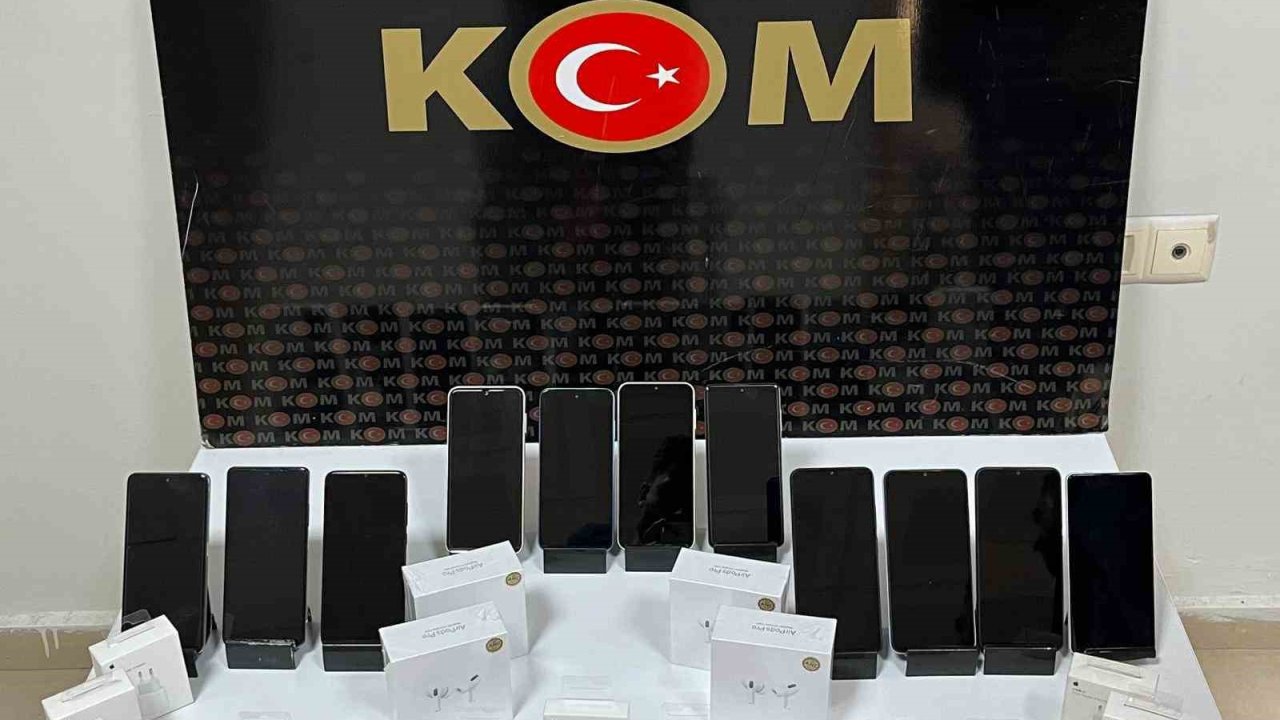 Malatya’da 11 adet kaçak cep telefonu ele geçirildi