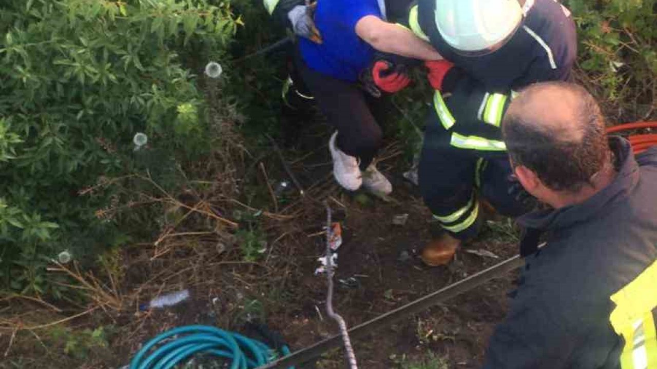 Tarsus’ta kontrolden çıkan araç yan yattı: 2 yaralı