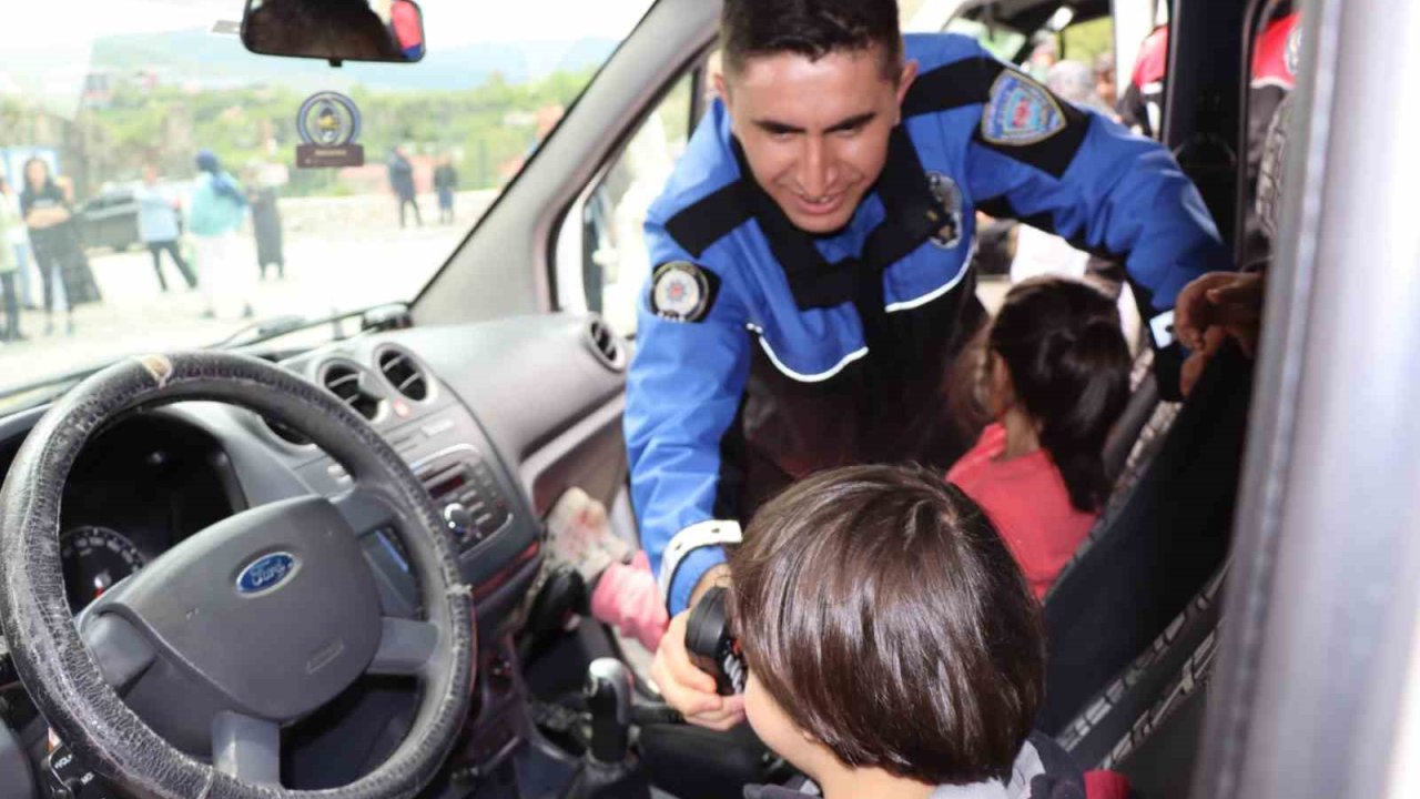 Polislerden özel öğrencilere ziyaret