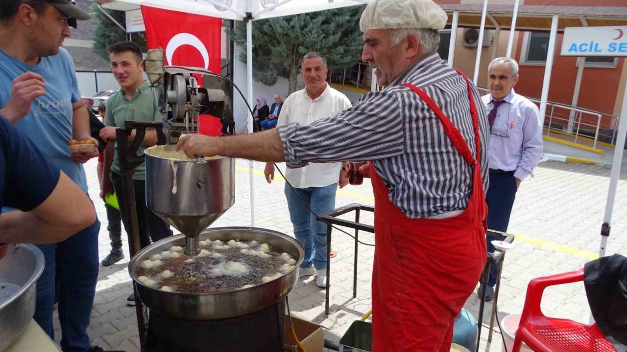 Hisarcık’ta hastane personelinden lokma ikramı