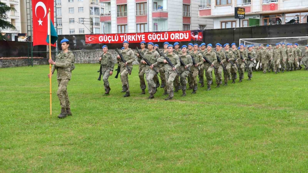 Engelli gençlerin askerlik sevincine ortak oldular