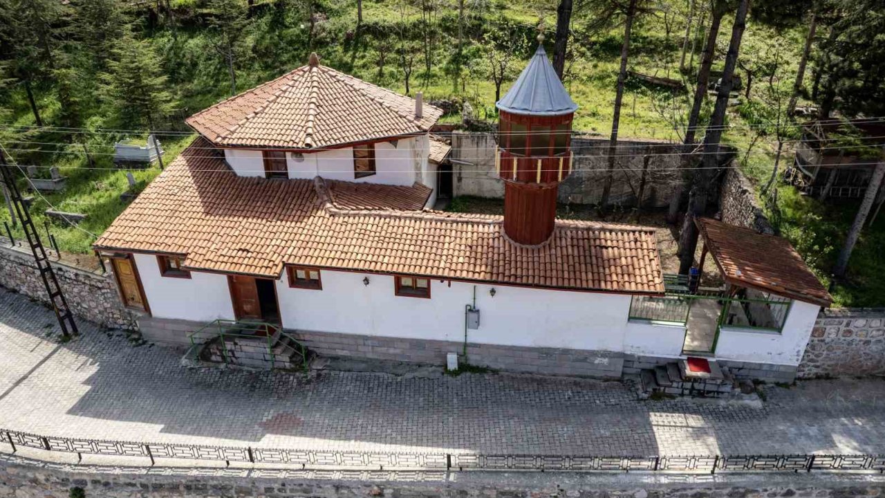 Tokat’ta 660 yıllık Ahi Paşa Camii göz kamaştırıyor