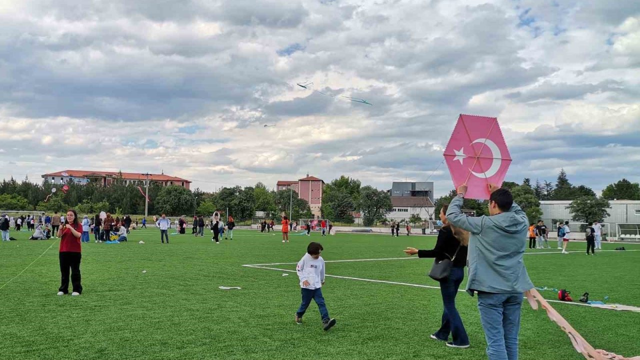 Gediz’de uçurtma şenliği