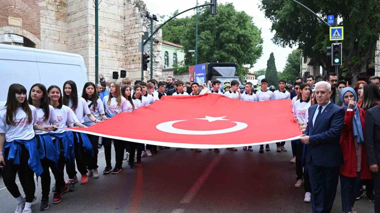 Bursa’da 19 Mayıs coşkusu kortej yürüyüşüyle başladı