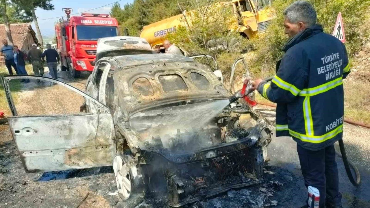 Tokat’ta hareket halindeki otomobil alev alev yandı