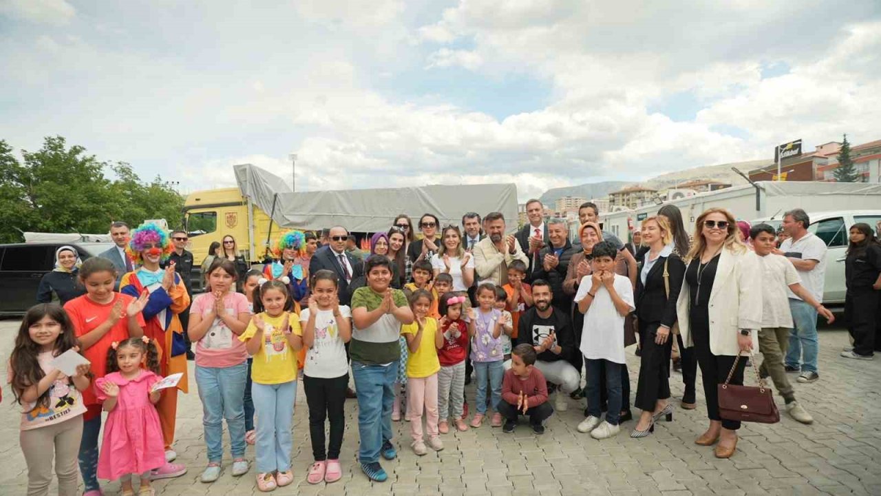 Malatyalı depremzede anneler ve çocuklarına Sivas’tan anlamlı ziyaret