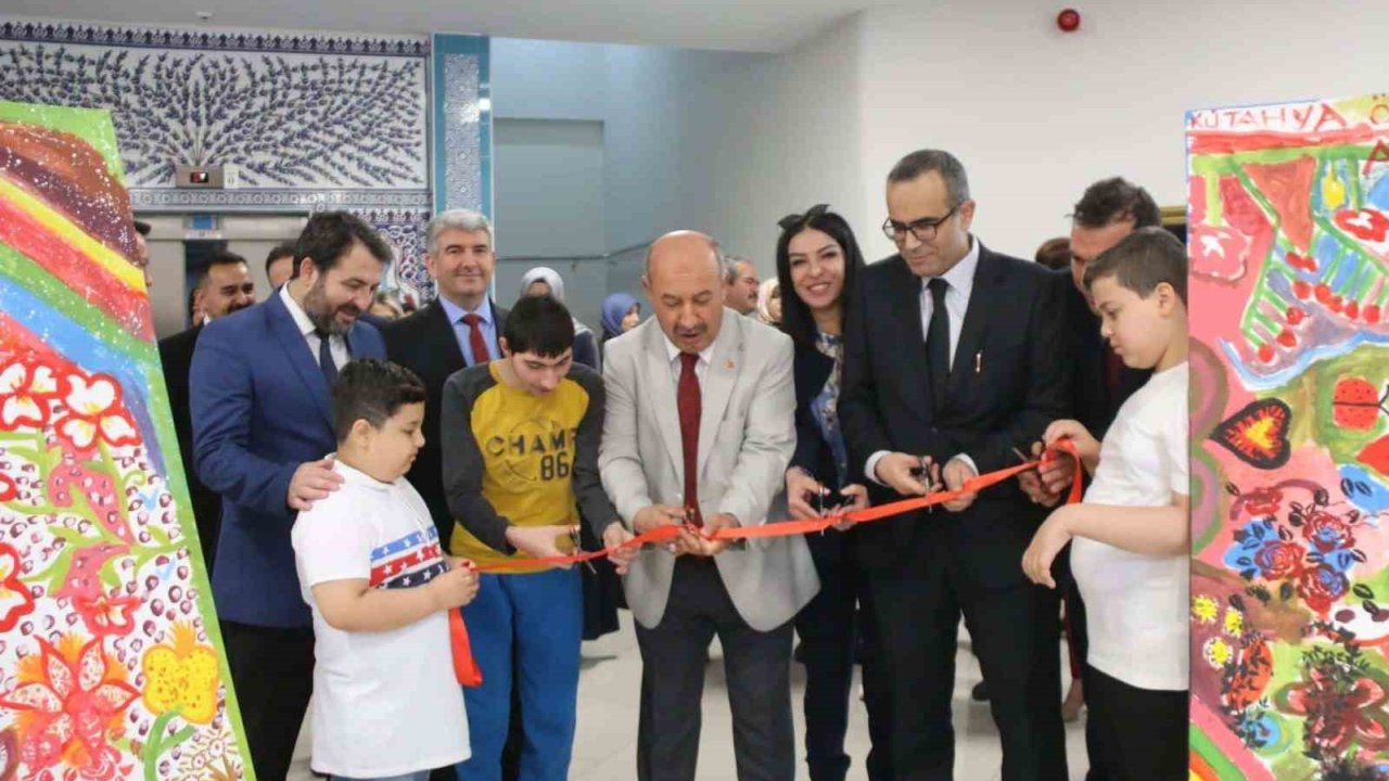 Kütahya’da "Hayatımın Rengi Annem" başlıklı projenin sergi açılışı yapıldı