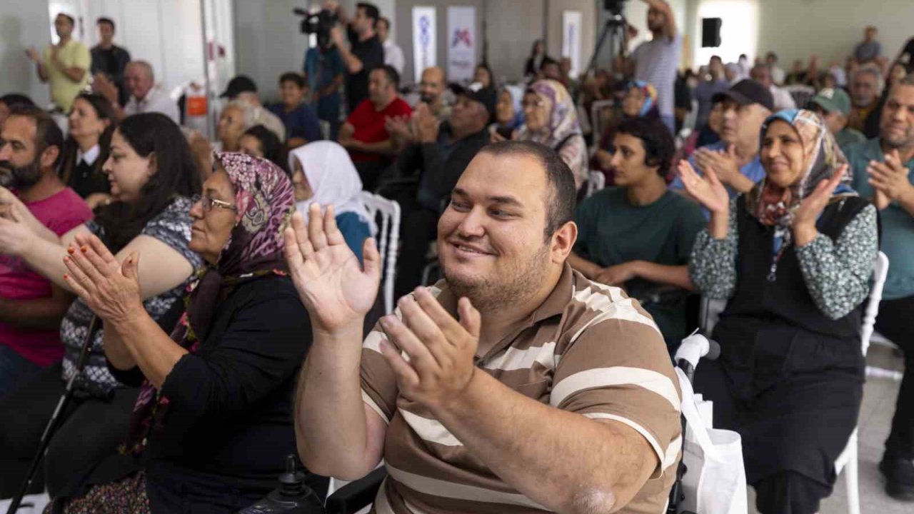 Mersin’de 50 özel bireye akülü sandalye dağıtıldı