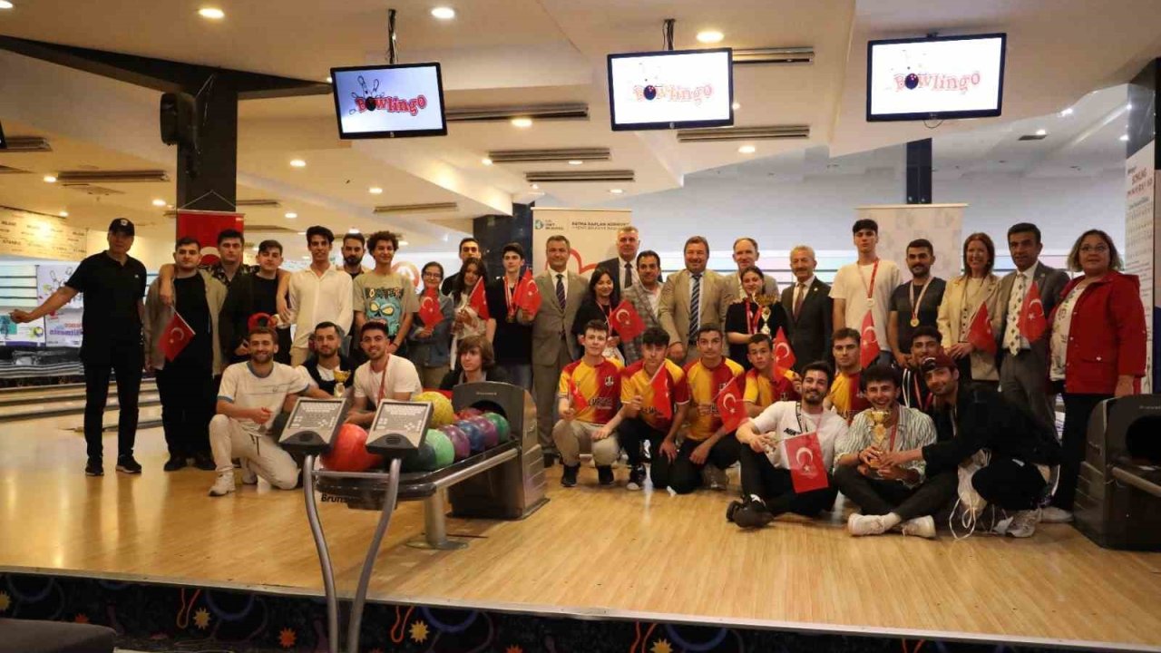 İzmitli gençler Bowling Turnuvası’nda 19 Mayıs coşkusu yaşadı