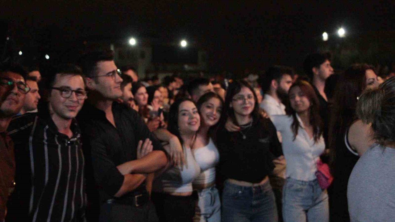 Depremin vurduğu Hatay’da uzun bir aranın ardından vatandaşlar doyasıya eğlendi