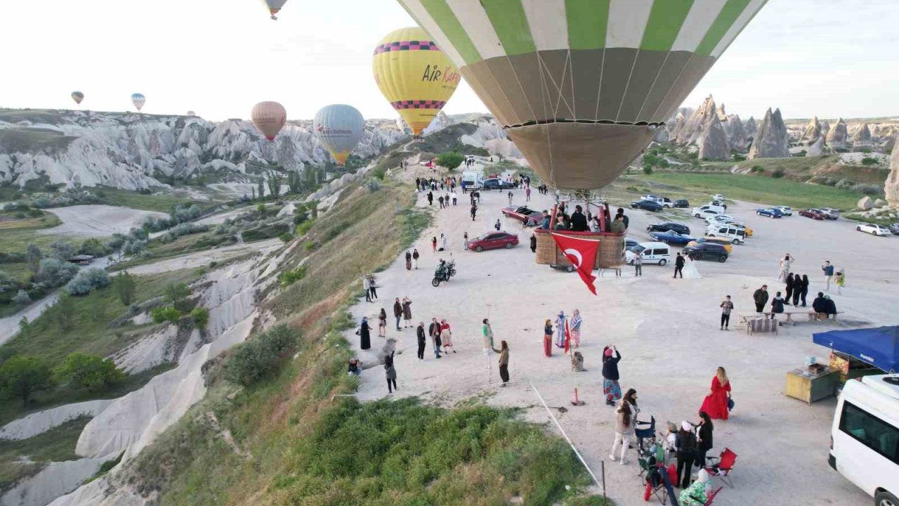 Kutlamalar gökyüzünde başladı