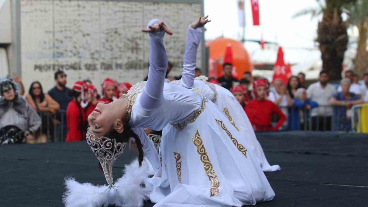 Coşkulu gençlik festivali