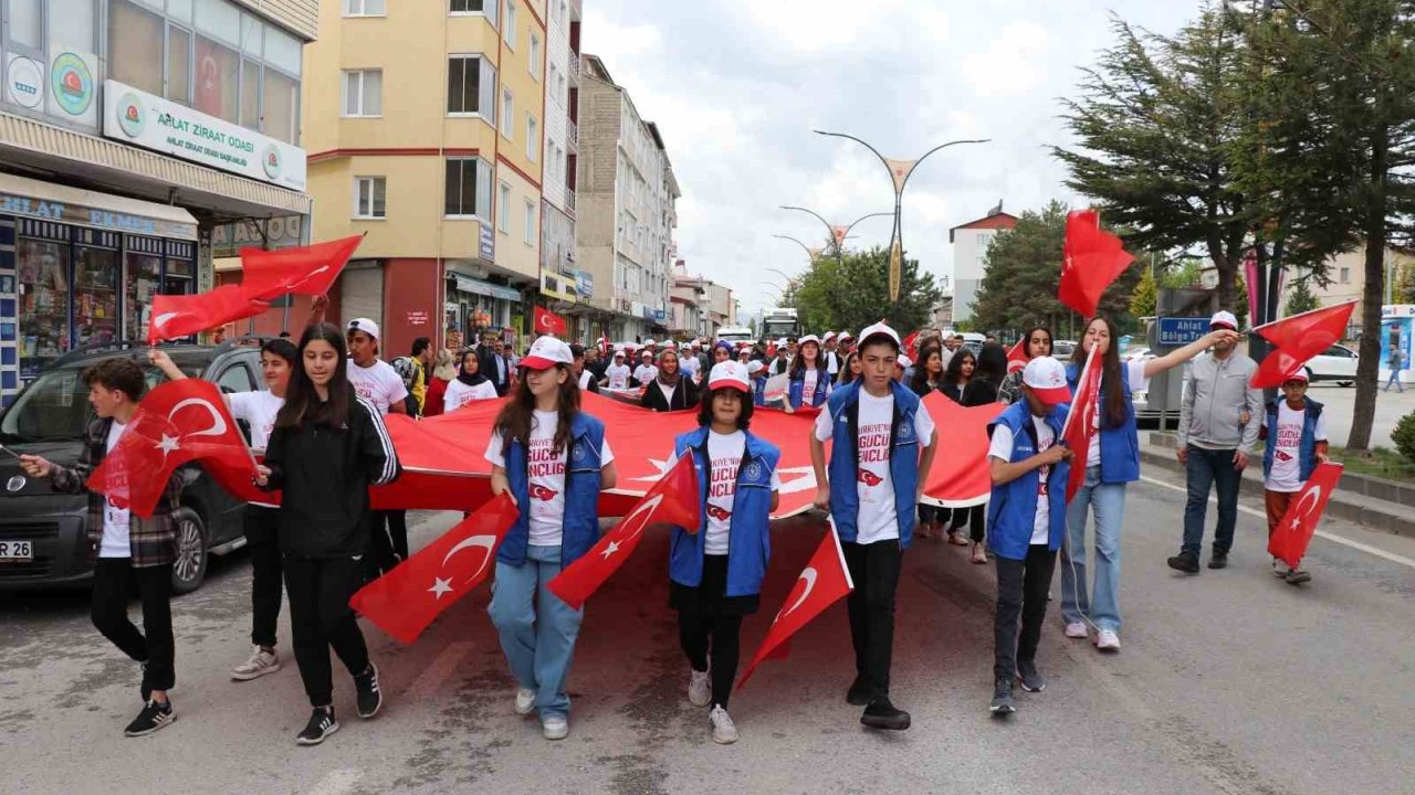 Ahlat’ta 19 Mayıs coşkusu