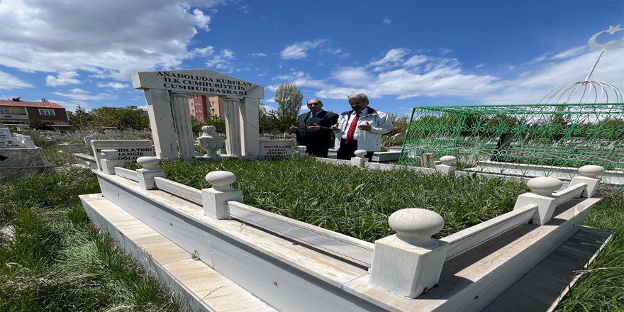 Cumhurbaşkanı Kars'ta mezarı başında anıldı!