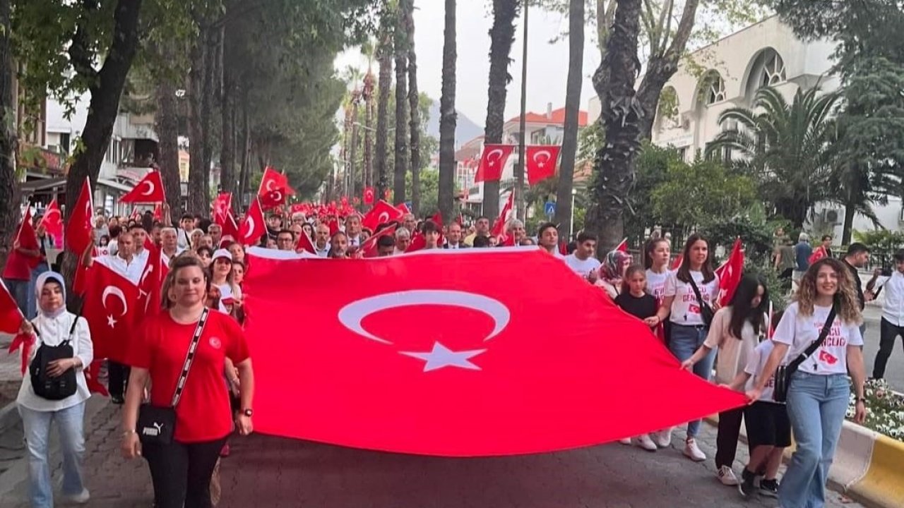 Köyceğiz’de 19 Mayıs coşkusu gençlik yürüyüşü ve Kolpa konseri ile devam etti