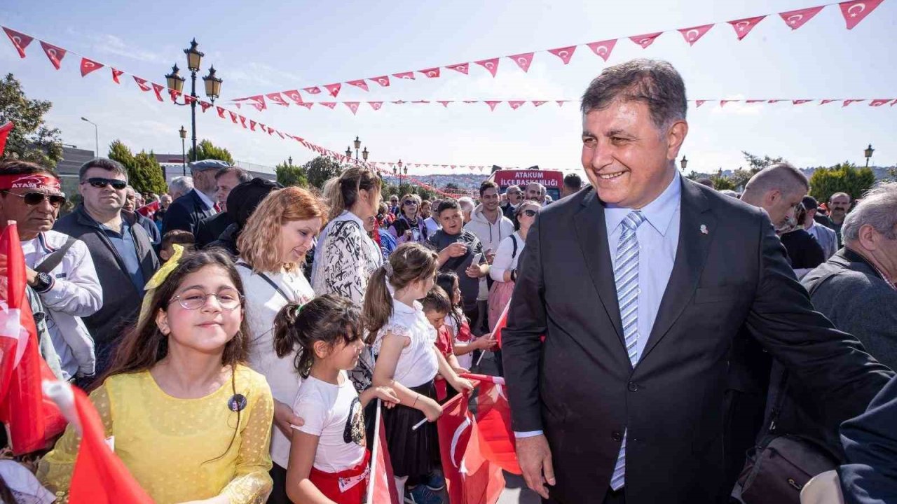 Başkan Tugay Samsun’da kortej yürüyüşü ve törene katıldı