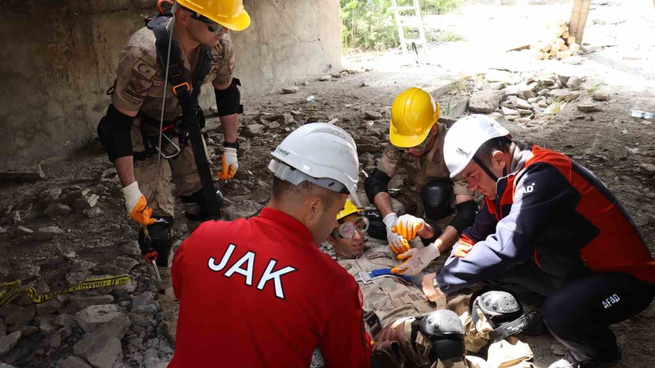 Amasya’da komandolara arama-kurtarma eğitimi