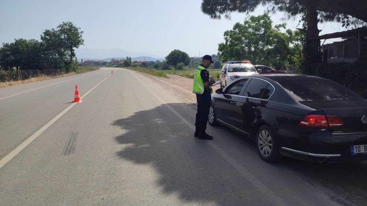 Jandarmadan trafik denetimi: 74 araca ceza