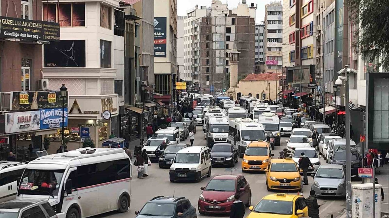 Adana’da 843 bin 374 bin araç bulunuyor