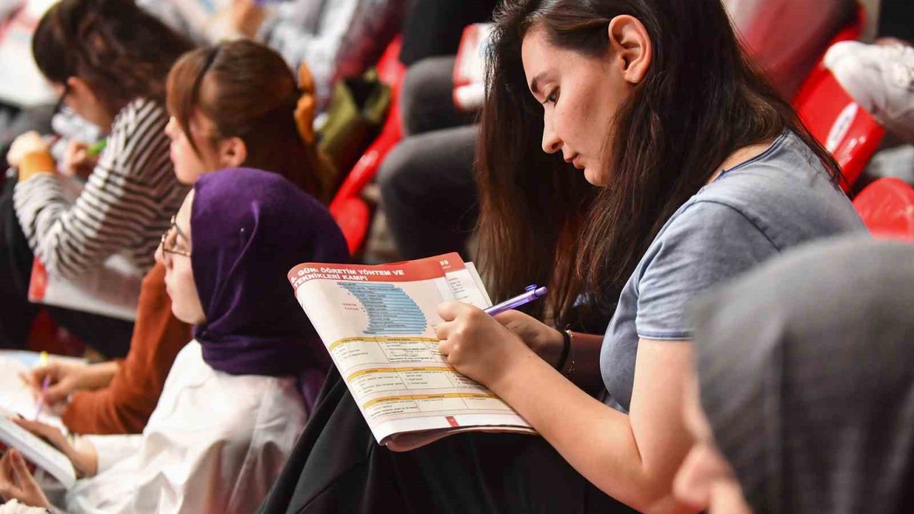 Ankara Büyükşehir Belediyesi’nden öğrencilere “KPSS Genel Tekrar” kampı