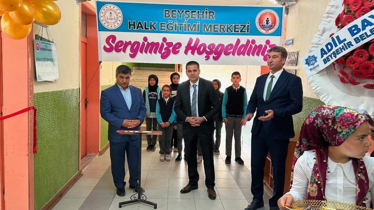 Beyşehir’de kursiyerler el emeklerini sergiledi