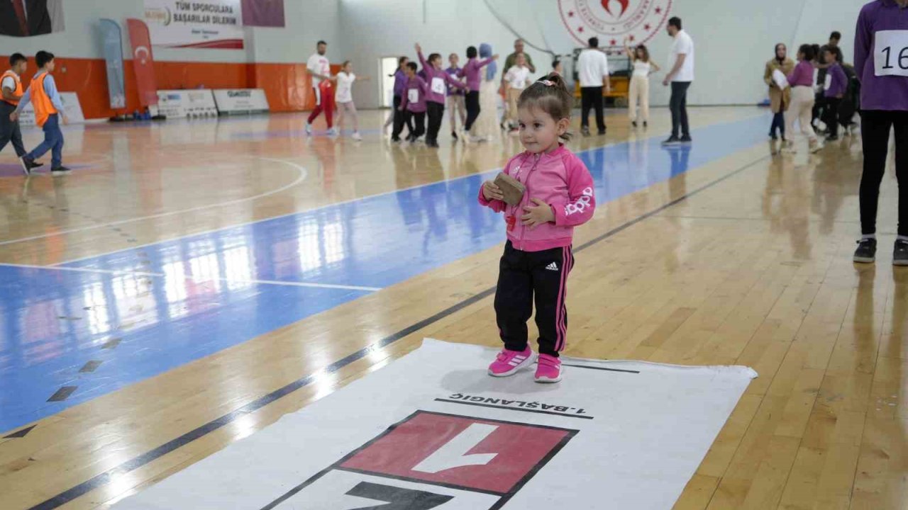 Gümüşhane’de sokak oyunları salonlara taşındı