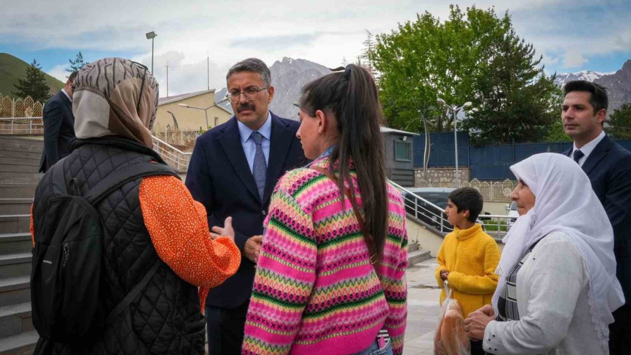 Vali Ali Çelik, vatandaşların sorunlarını dinledi