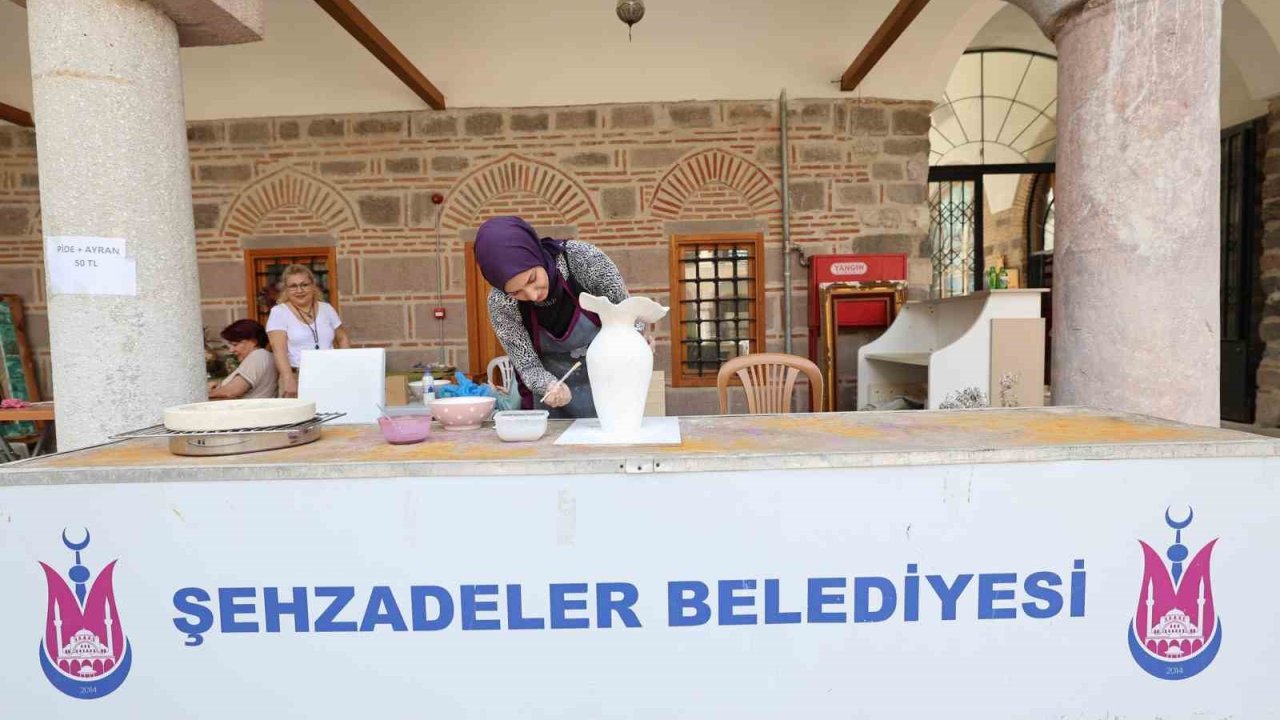 Şehzadeler’in kadınları el emeklerini sanata dönüştürüyor