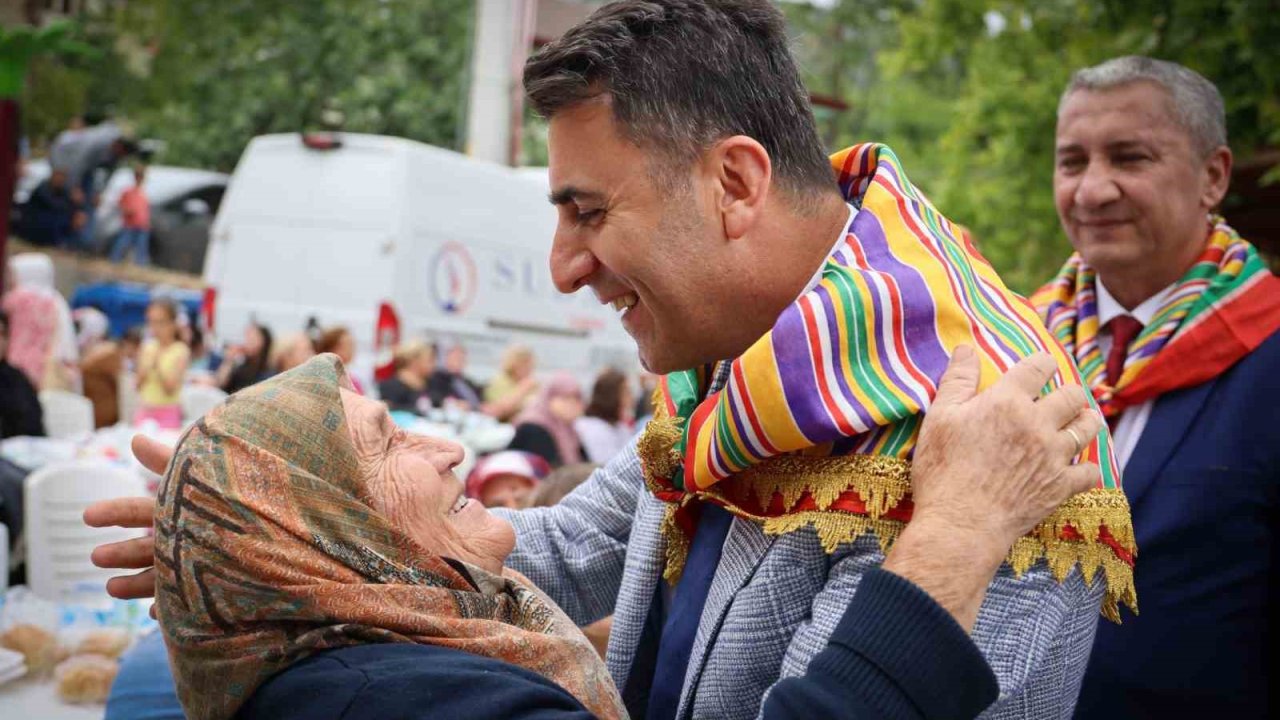 Hıdırellez şenliklerinde hem çilek topladılar, hem türkü söylediler