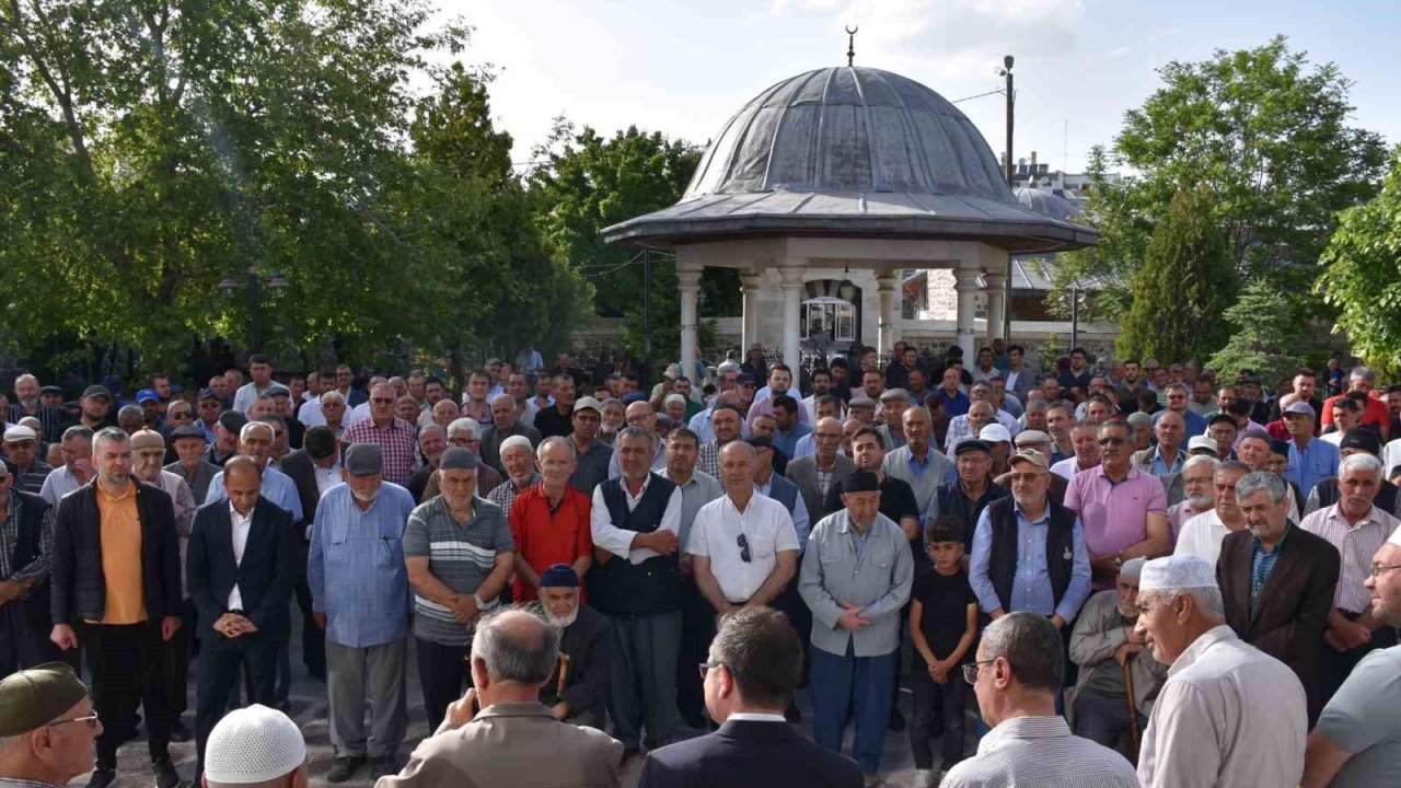 Karapınar’da hacı adaylarına uğurlama töreni