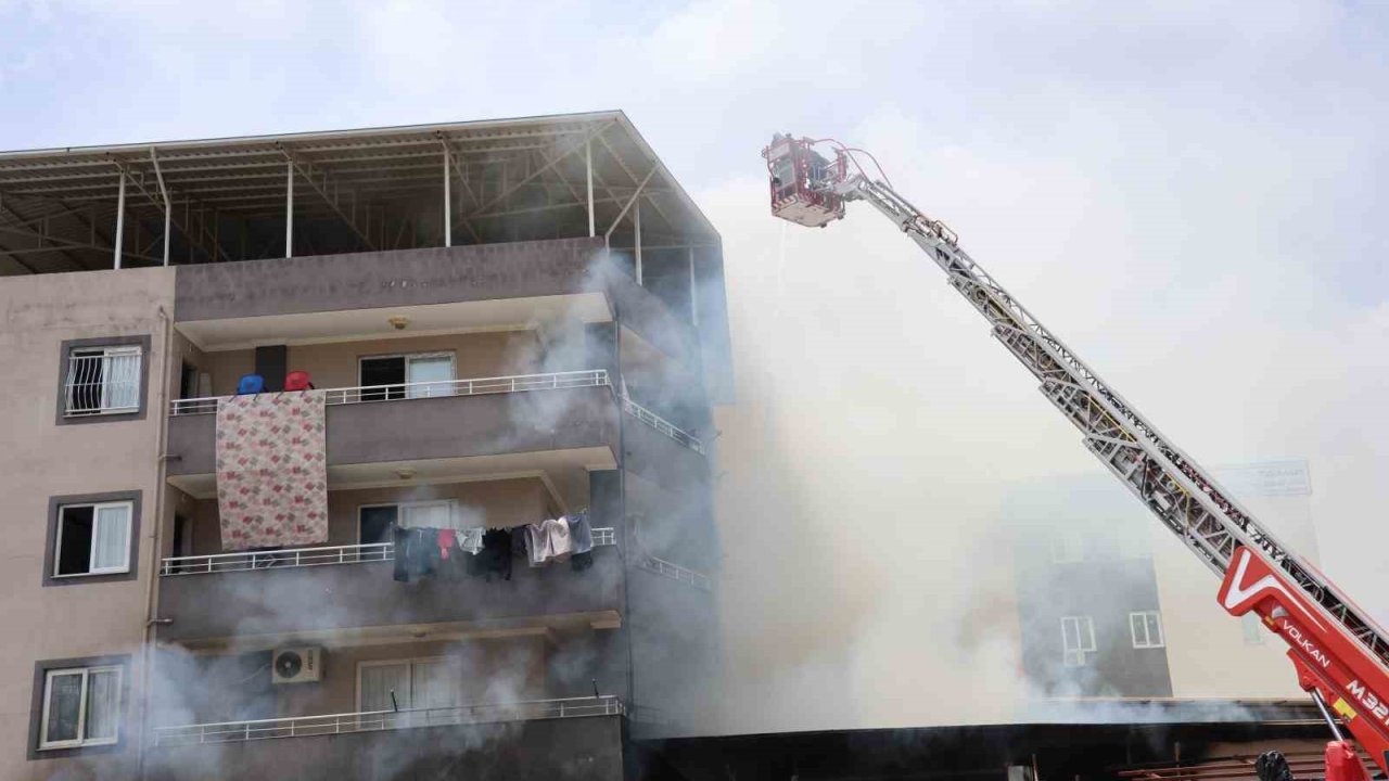 Adana’da korkutan yangın: Mobilyacıda başladı, müstakil eve sıçradı