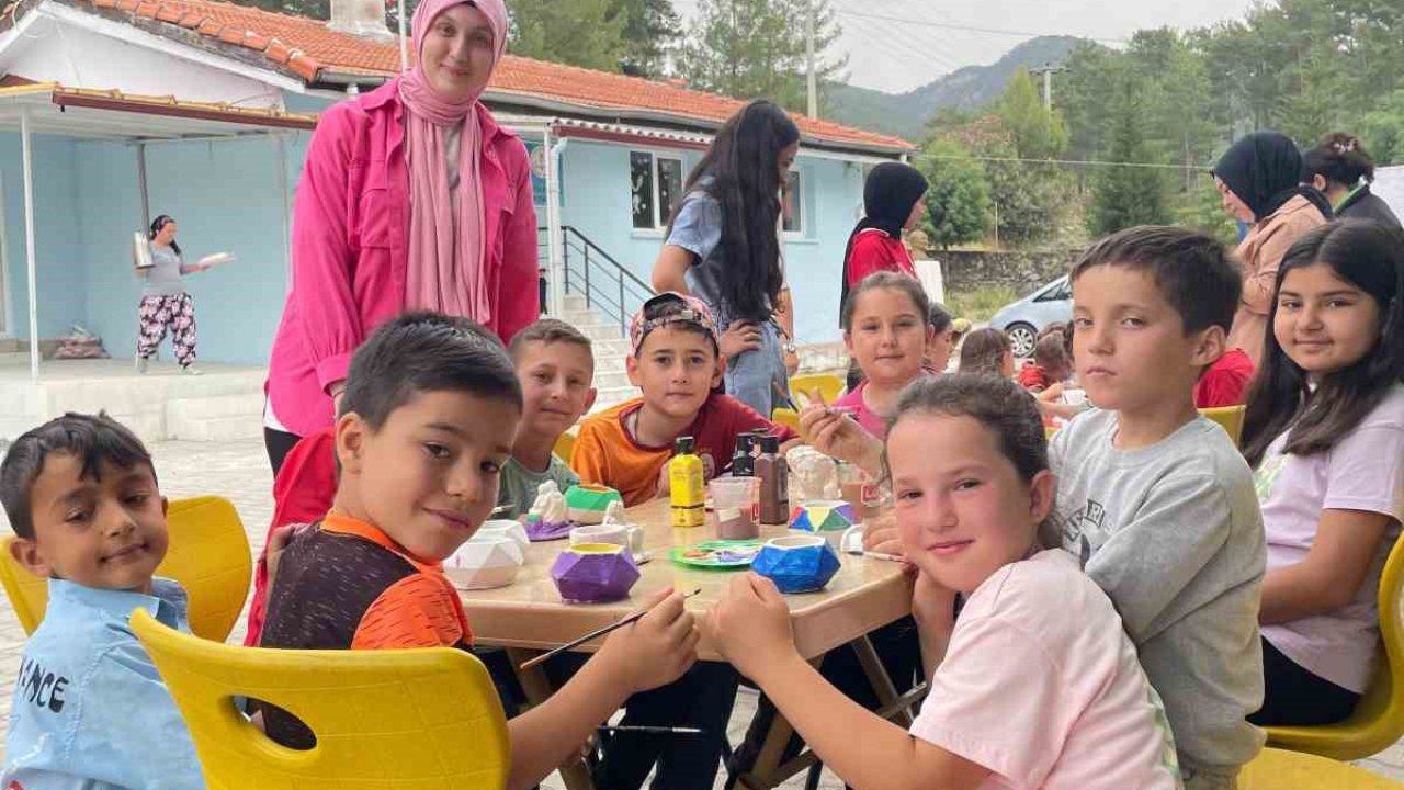 Muğla’da gönüllü gençlerden geleneksel çocuk oyunları etkinliği