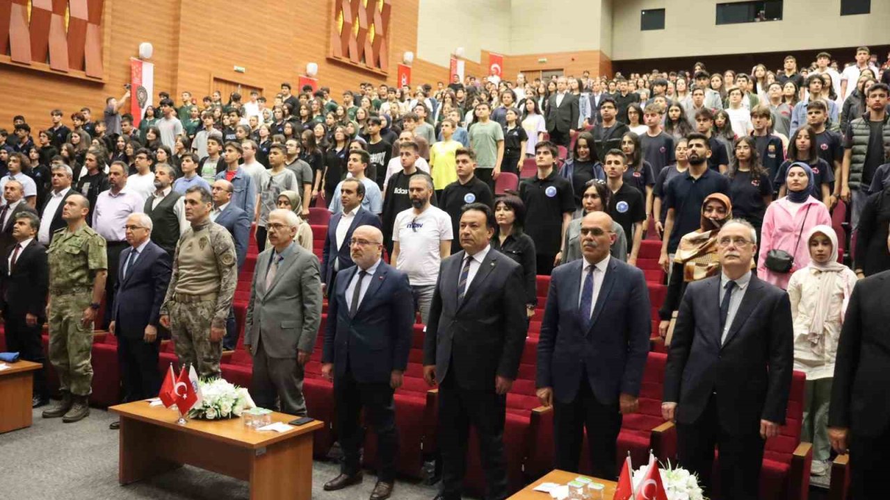 Atanur Aydın’dan öğrencilere: "Siz bizim paydaşımız değil, geleceğimizsiniz ve bizim takım arkadaşımızsınız”