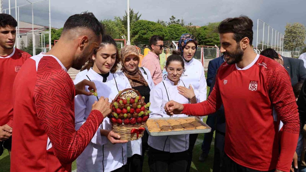 Aşçılardan Sivasspor’a tatlı dopingi