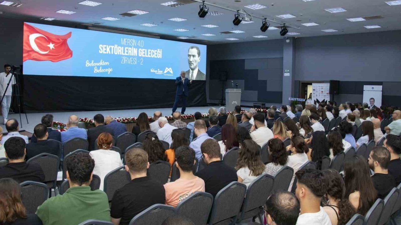 Sektör temsilcileri, üniversiteliler ve gençler Kariyer Merkezi’nde buluştu