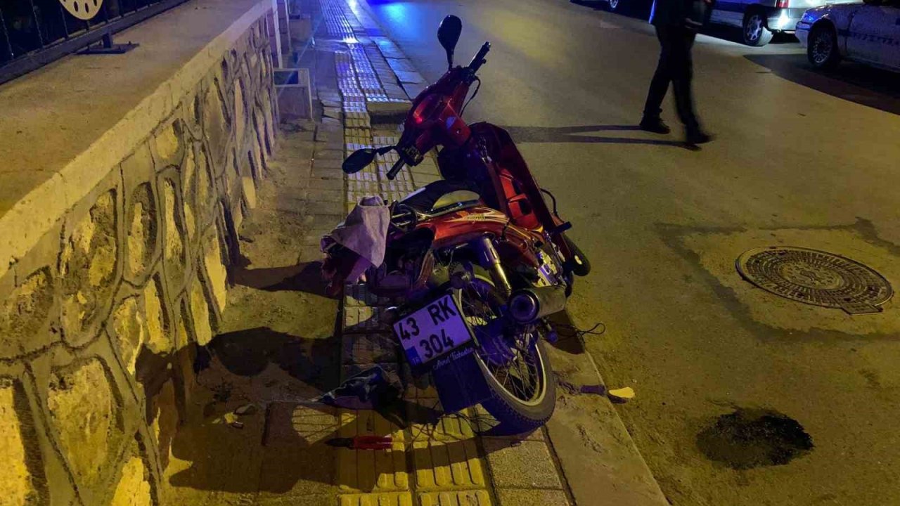 Kütahya’da motosiklet ile ticari araç çarpıştı: 1 yaralı