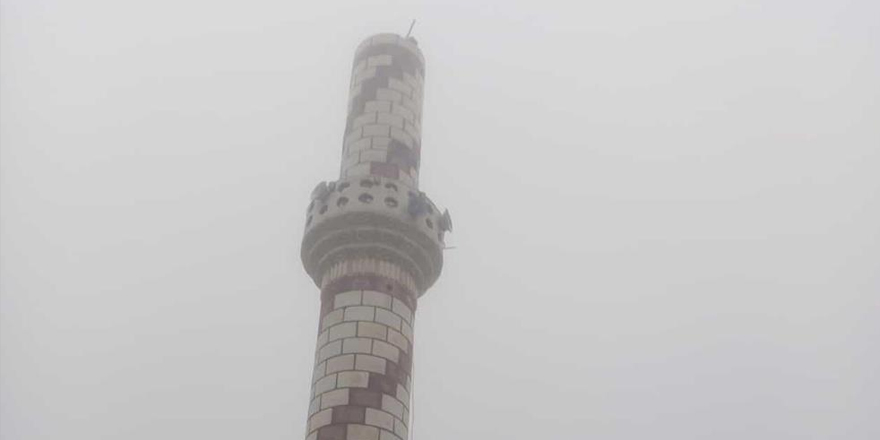 Yıldırım cami minaresine düştü