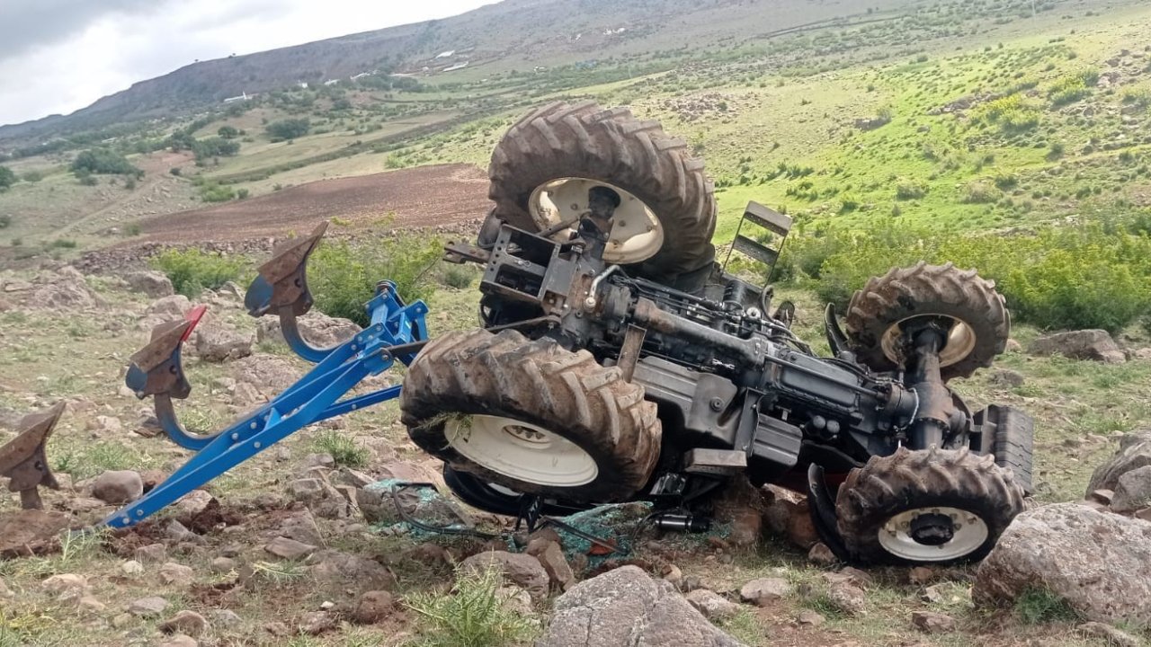 Tunceli’de traktör şarampole yuvarlandı: 1 yaralı