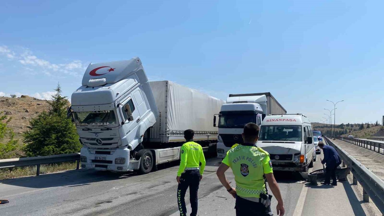 Afyonkarahisar’da trafik kazası: 6 yaralı