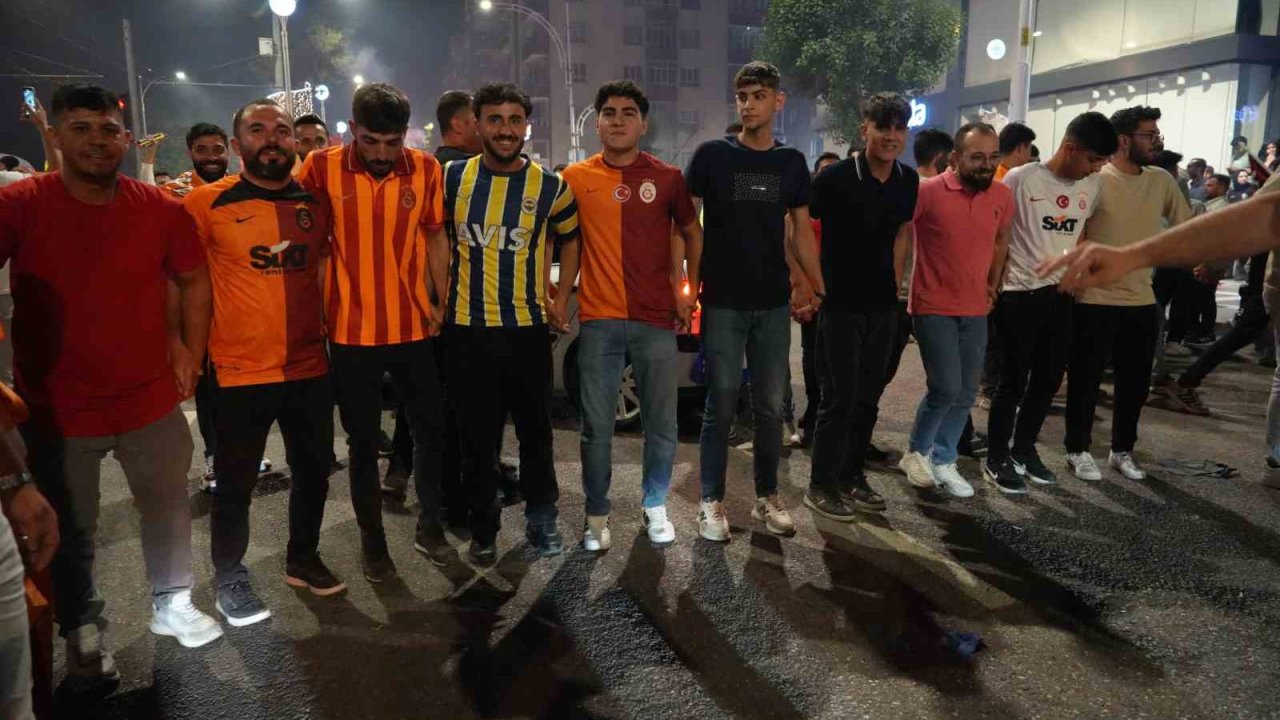 Galatasaray’ın şampiyonluğu Şanlıurfa’da halaylarla kutlandı