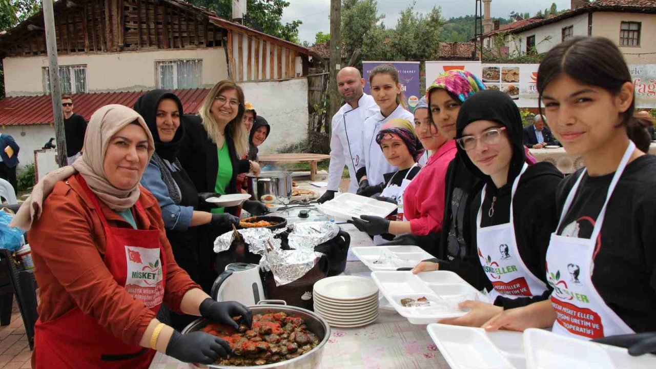 Amasya’nın coğrafi işaretli yemeklerini köy okulunda öğrencilerle buluşturdular